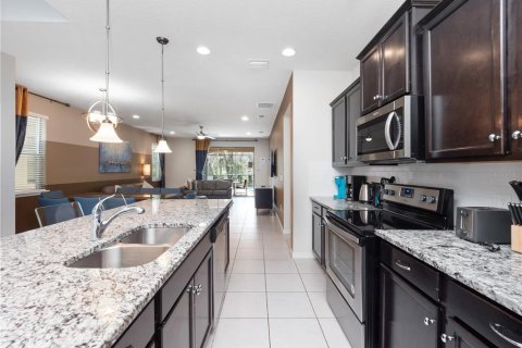 Casa en venta en Kissimmee, Florida, 6 dormitorios, 291.9 m2 № 1853573 - foto 12