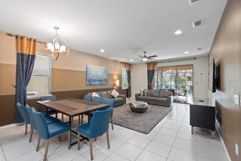 Casa en venta en Kissimmee, Florida, 6 dormitorios, 291.9 m2 № 1853573 - foto 3