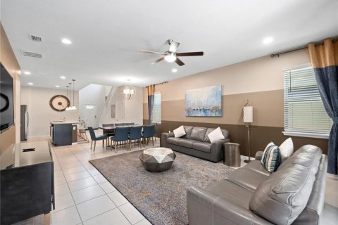Casa en venta en Kissimmee, Florida, 6 dormitorios, 291.9 m2 № 1853573 - foto 2
