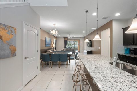 Casa en venta en Kissimmee, Florida, 6 dormitorios, 291.9 m2 № 1853573 - foto 9