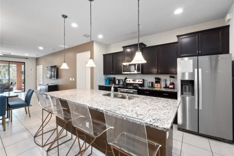 Casa en venta en Kissimmee, Florida, 6 dormitorios, 291.9 m2 № 1853573 - foto 10