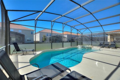 House in Davenport, Florida 11 bedrooms, 453.36 sq.m. № 1588660 - photo 25