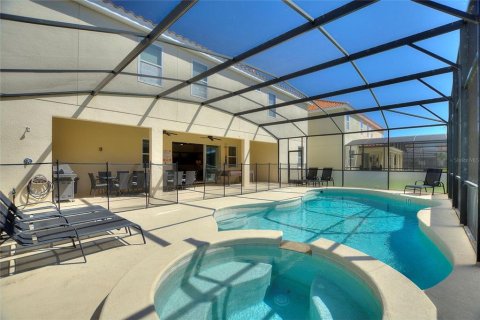 House in Davenport, Florida 11 bedrooms, 453.36 sq.m. № 1588660 - photo 6