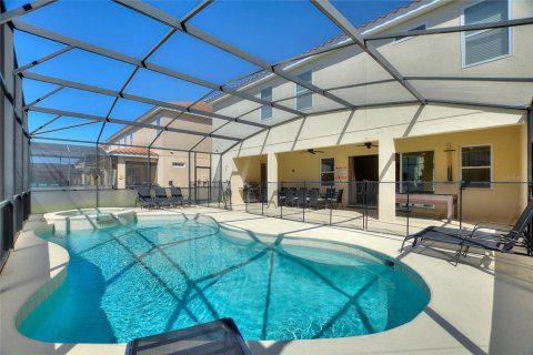 House in Davenport, Florida 11 bedrooms, 453.36 sq.m. № 1588660 - photo 24