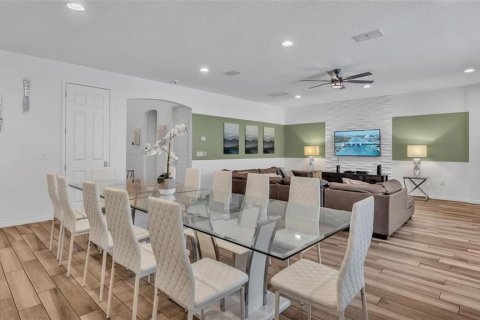House in Davenport, Florida 11 bedrooms, 453.36 sq.m. № 1588660 - photo 30