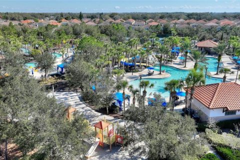 House in Davenport, Florida 11 bedrooms, 453.36 sq.m. № 1588660 - photo 18