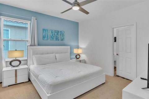 House in Davenport, Florida 11 bedrooms, 453.36 sq.m. № 1588660 - photo 16