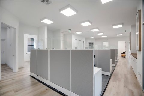 Immobilier commercial à louer à Longwood, Floride: 247.12 m2 № 2436737 - photo 11