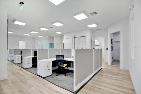 Immobilier commercial à louer à Longwood, Floride: 247.12 m2 № 2436737 - photo 13