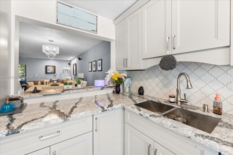 Condo in Pembroke Pines, Florida, 3 bedrooms  № 1862541 - photo 4