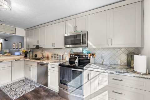 Condo in Pembroke Pines, Florida, 3 bedrooms  № 1862541 - photo 3