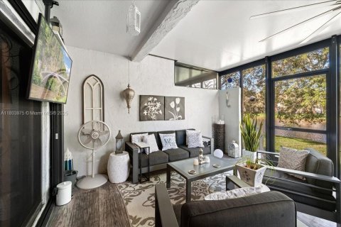 Condo in Pembroke Pines, Florida, 3 bedrooms  № 1862541 - photo 13