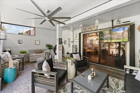 Condo in Pembroke Pines, Florida, 3 bedrooms  № 1862541 - photo 1