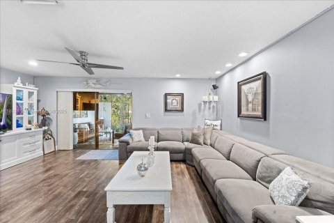 Condo in Pembroke Pines, Florida, 3 bedrooms  № 1862541 - photo 24