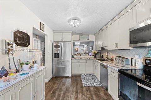 Condo in Pembroke Pines, Florida, 3 bedrooms  № 1862541 - photo 2