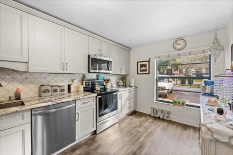 Condo in Pembroke Pines, Florida, 3 bedrooms  № 1862541 - photo 5