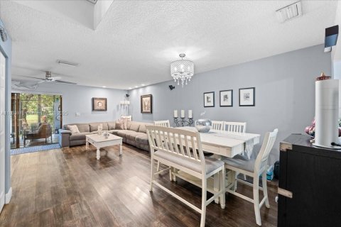 Condo in Pembroke Pines, Florida, 3 bedrooms  № 1862541 - photo 22