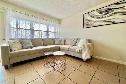 Copropriété à louer à Hallandale Beach, Floride: 1 chambre, 85.93 m2 № 1836729 - photo 4