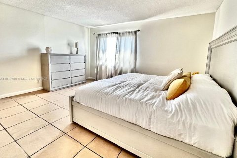 Copropriété à louer à Hallandale Beach, Floride: 1 chambre, 85.93 m2 № 1836729 - photo 19