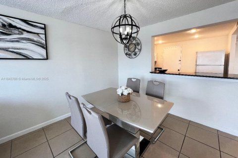 Copropriété à louer à Hallandale Beach, Floride: 1 chambre, 85.93 m2 № 1836729 - photo 12