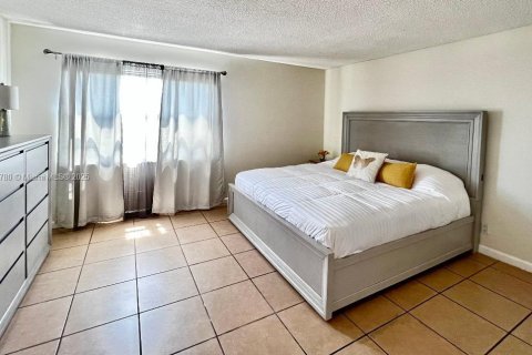 Copropriété à louer à Hallandale Beach, Floride: 1 chambre, 85.93 m2 № 1836729 - photo 17