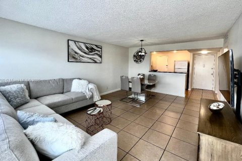 Copropriété à louer à Hallandale Beach, Floride: 1 chambre, 85.93 m2 № 1836729 - photo 5