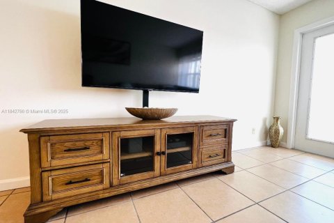 Copropriété à louer à Hallandale Beach, Floride: 1 chambre, 85.93 m2 № 1836729 - photo 8