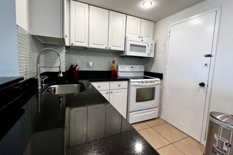 Copropriété à louer à Hallandale Beach, Floride: 1 chambre, 85.93 m2 № 1836729 - photo 15