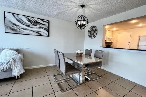 Copropriété à louer à Hallandale Beach, Floride: 1 chambre, 85.93 m2 № 1836729 - photo 11