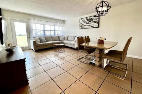 Copropriété à louer à Hallandale Beach, Floride: 1 chambre, 85.93 m2 № 1836729 - photo 6