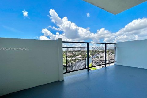 Copropriété à louer à Hallandale Beach, Floride: 1 chambre, 85.93 m2 № 1836729 - photo 30