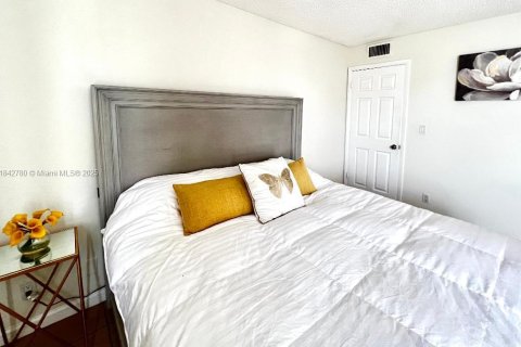 Copropriété à louer à Hallandale Beach, Floride: 1 chambre, 85.93 m2 № 1836729 - photo 20