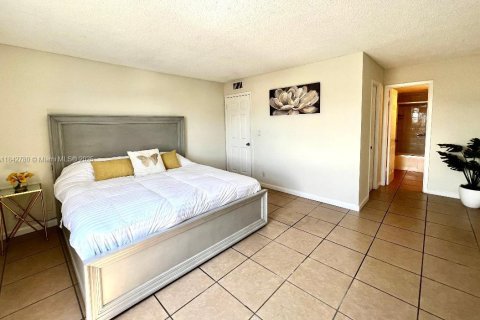 Copropriété à louer à Hallandale Beach, Floride: 1 chambre, 85.93 m2 № 1836729 - photo 18