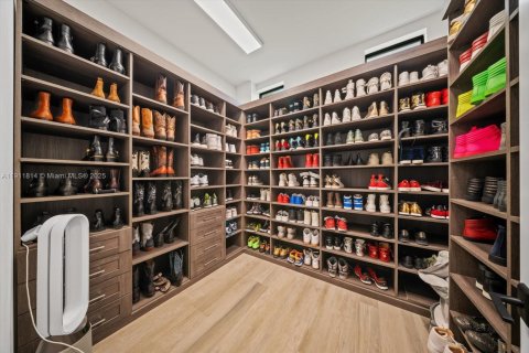 Купить виллу или дом в Порт-Сент-Луси, Флорида 6 спален, 1039.48м2, № 1972810 - фото 21