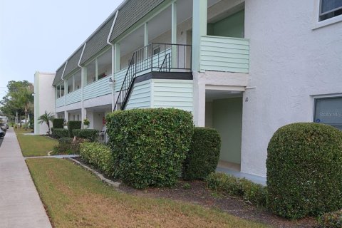 Condo à New Port Richey, Floride, 1 chambre  № 2114708