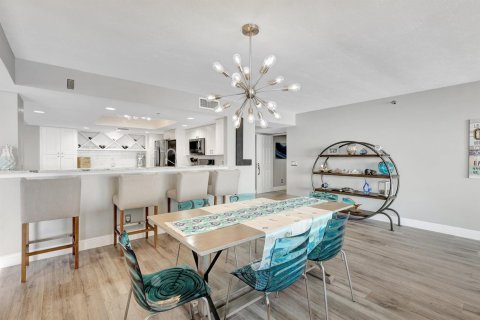 Condo in Hutchinson Island South, Florida, 3 bedrooms № 2181828 - photo 6