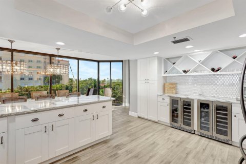 Condo in Hutchinson Island South, Florida, 3 bedrooms № 2181828 - photo 16