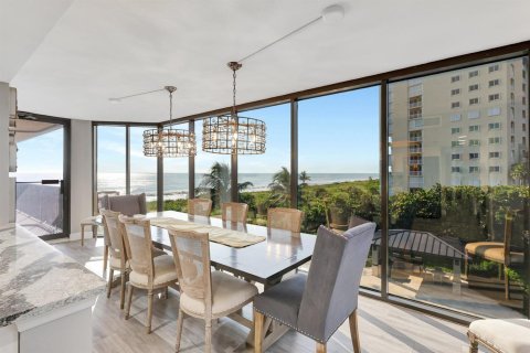 Condo in Hutchinson Island South, Florida, 3 bedrooms № 2181828 - photo 12