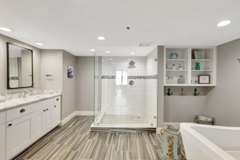 Condo in Hutchinson Island South, Florida, 3 bedrooms № 2181828 - photo 29