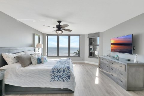 Condo in Hutchinson Island South, Florida, 3 bedrooms № 2181828 - photo 25