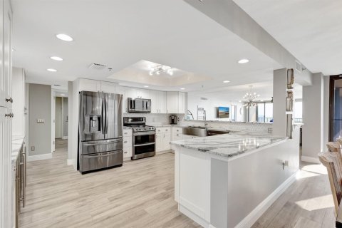 Condo in Hutchinson Island South, Florida, 3 bedrooms № 2181828 - photo 14