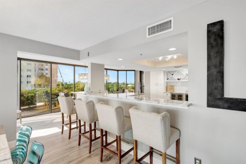Condo in Hutchinson Island South, Florida, 3 bedrooms № 2181828 - photo 10