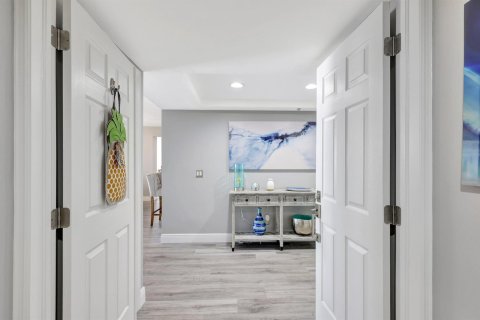 Condo in Hutchinson Island South, Florida, 3 bedrooms № 2181828 - photo 3