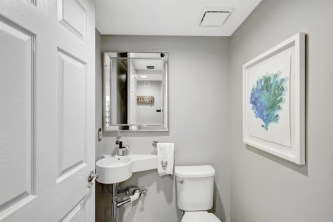 Condo in Hutchinson Island South, Florida, 3 bedrooms № 2181828 - photo 21