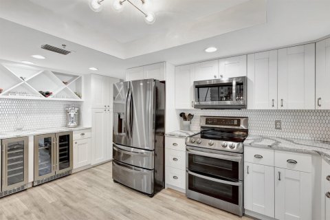 Condo in Hutchinson Island South, Florida, 3 bedrooms № 2181828 - photo 20