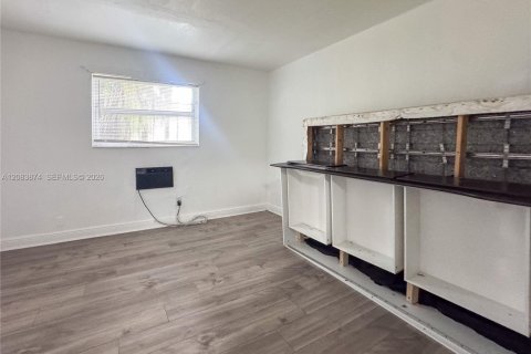 Casa en alquiler en Fort Lauderdale, Florida, 9 dormitorios, 296.08 m2 № 2352551 - foto 26