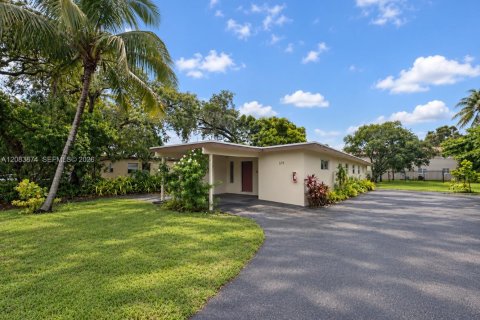 Casa en alquiler en Fort Lauderdale, Florida, 9 dormitorios, 296.08 m2 № 2352551 - foto 2
