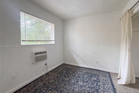Casa en alquiler en Fort Lauderdale, Florida, 9 dormitorios, 296.08 m2 № 2352551 - foto 12