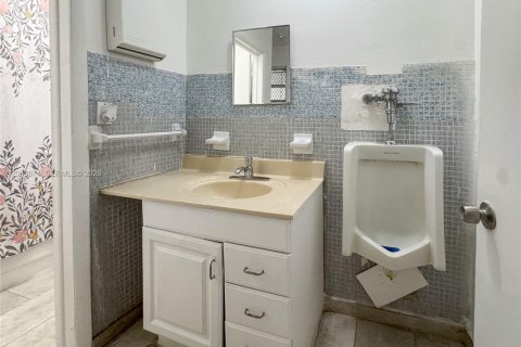 Casa en alquiler en Fort Lauderdale, Florida, 9 dormitorios, 296.08 m2 № 2352551 - foto 18