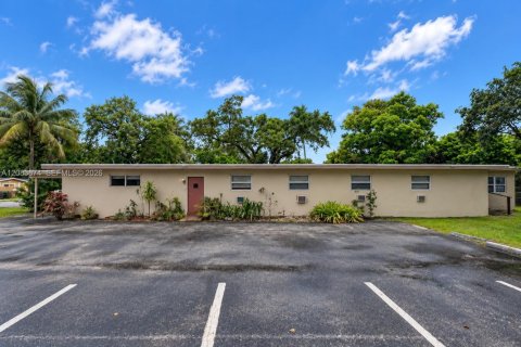 Casa en alquiler en Fort Lauderdale, Florida, 9 dormitorios, 296.08 m2 № 2352551 - foto 3